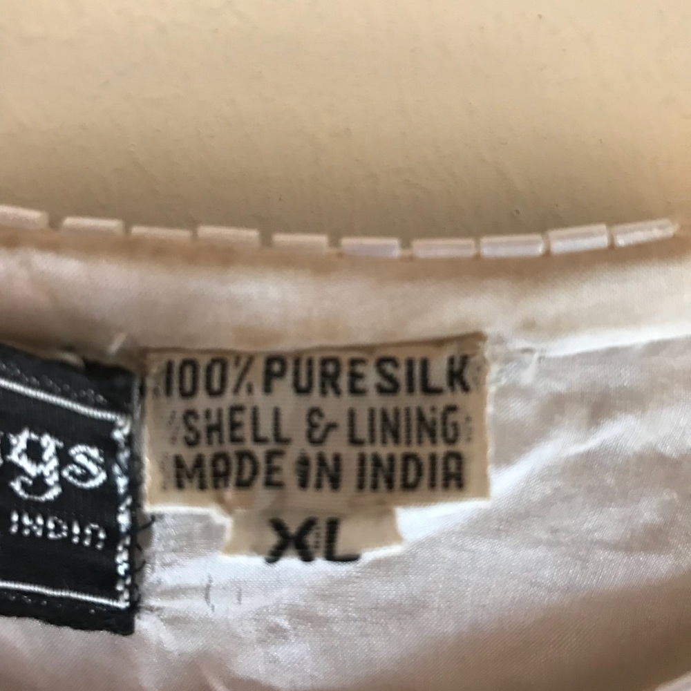 Sequined Cape With Tulip Pattern - image 2